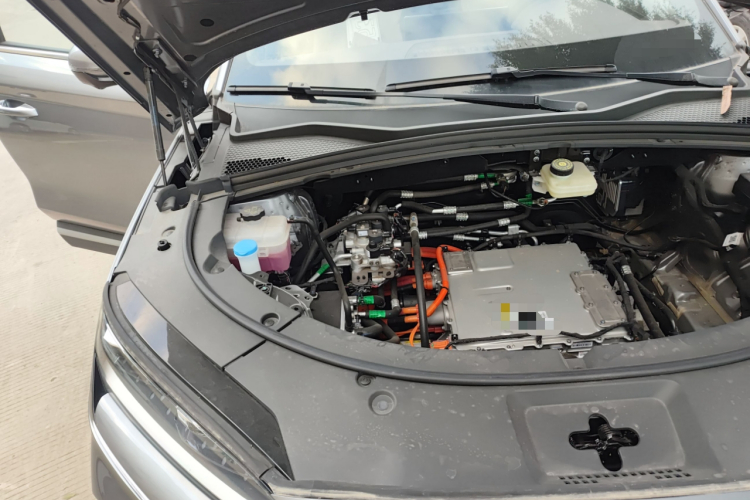 比亚迪 宋PLUS新能源 2025款 EV 智驾版 605km 旗舰型机舱底盘25