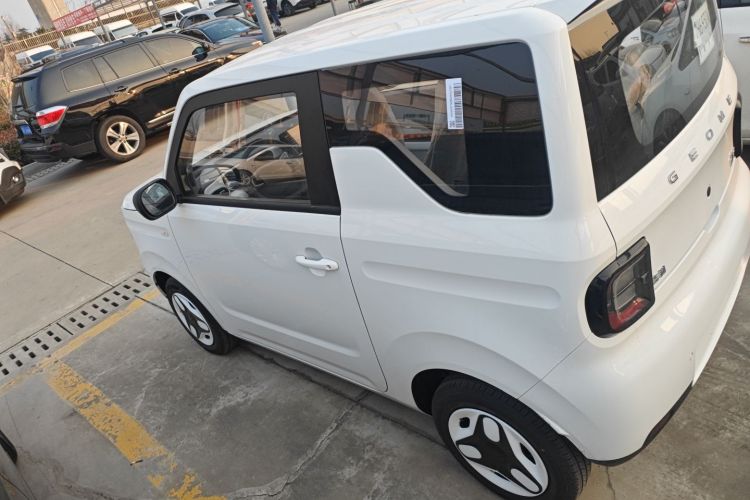 吉利银河 熊猫 2025款 210km 元气熊车身外观4