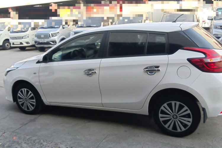 丰田 YARiS L 致炫 2016款 改款 1.5E CVT魅动版车身外观4