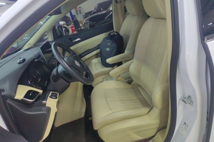 别克GL8 2023款 陆上公务舱 尊贵型中控内饰19