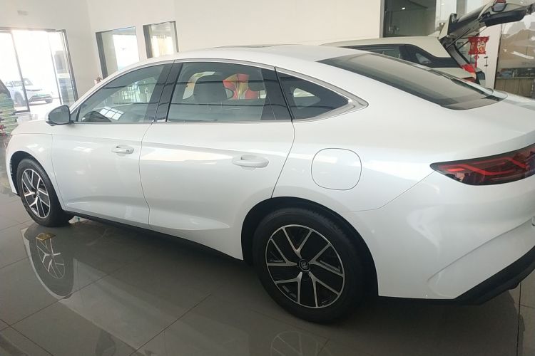 比亚迪 秦L 2024款 DM-i 120KM超越型车身外观6003