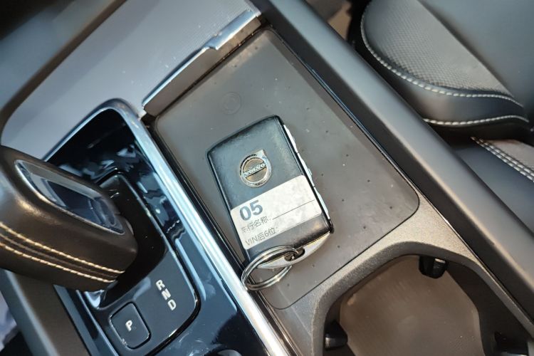 沃尔沃XC60新能源 2022款 T8 插电混动 四驱智远运动版中控内饰7001