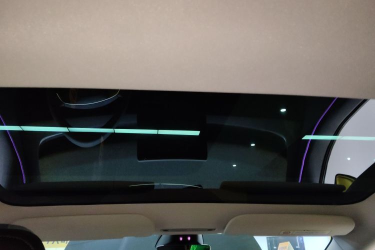 特斯拉 Model 3 2025款 后轮驱动版中控内饰22