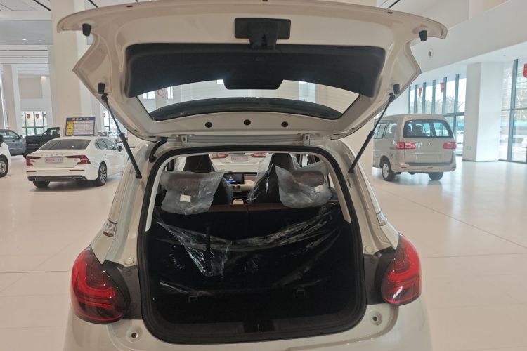 五菱汽车 五菱缤果 2025款 333km 灵犀互联款机舱底盘23