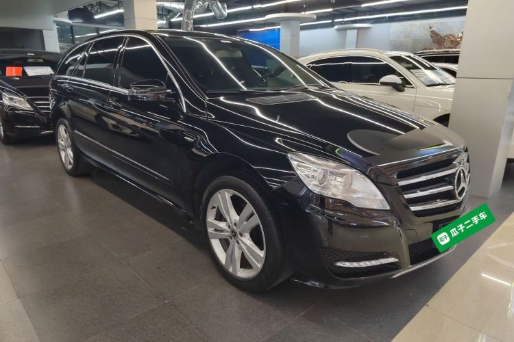 奔驰R级 2017款 R 320 4MATIC 豪华型臻藏版车身外观3