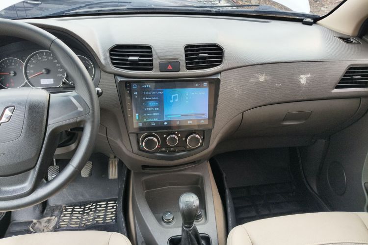 五菱汽车 五菱宏光 2014款 1.5L S标准型中控内饰16