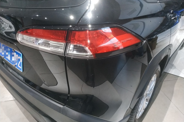 丰田 锋兰达 2023款 2.0L CVT精英版车身外观6006