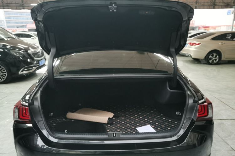 雷克萨斯ES 2021款 300h 臻享版机舱底盘23