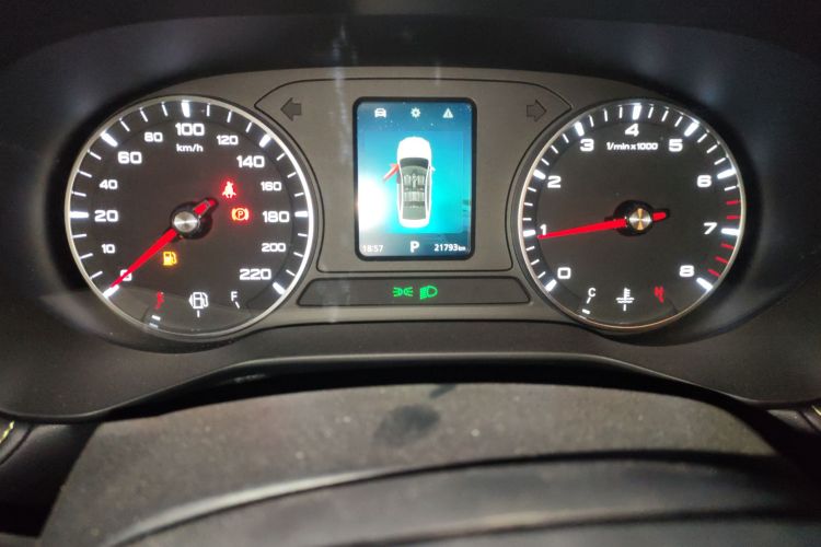 荣威i5 2021款 1.5L CVT黑金版中控内饰15