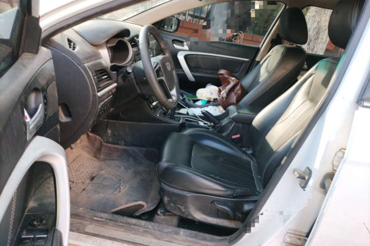 吉利汽车 帝豪 2017款 三厢百万款 1.5L 手动向上版局部细节19