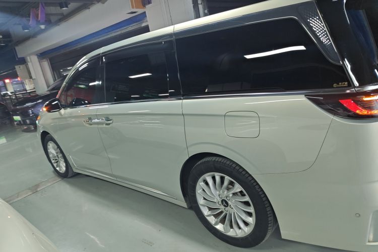 岚图汽车 岚图梦想家 2024款 PHEV 超长续航尊贵版车身外观4