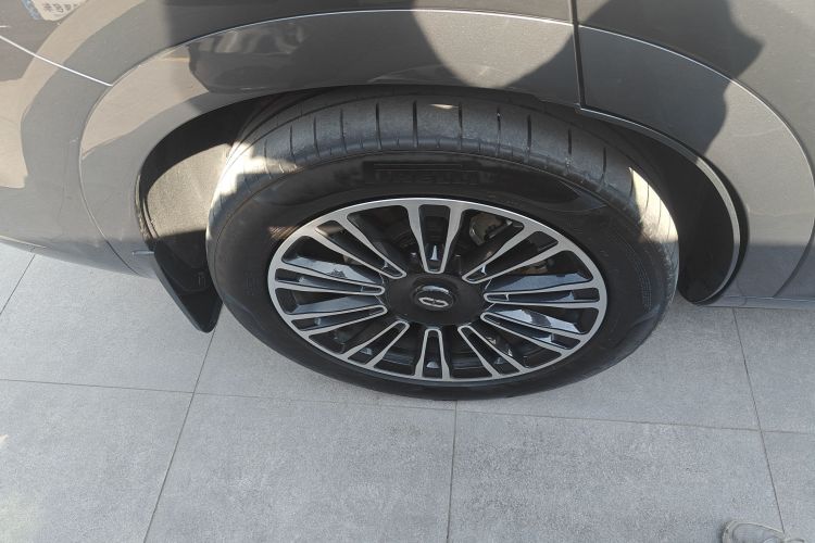 鸿蒙智行 问界M7 2024款 1.5T 智驾四驱Pro版 5座车身外观6008