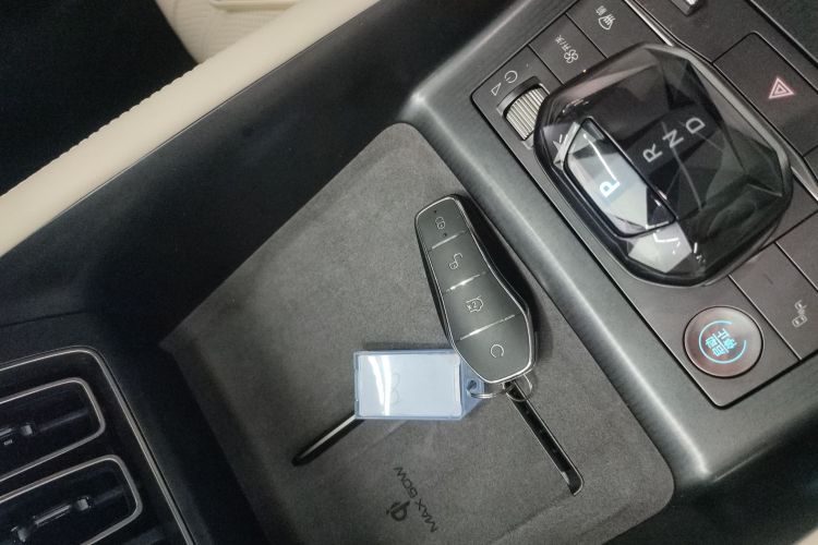 比亚迪 宋L EV 2024款 662km 超越型中控内饰7001