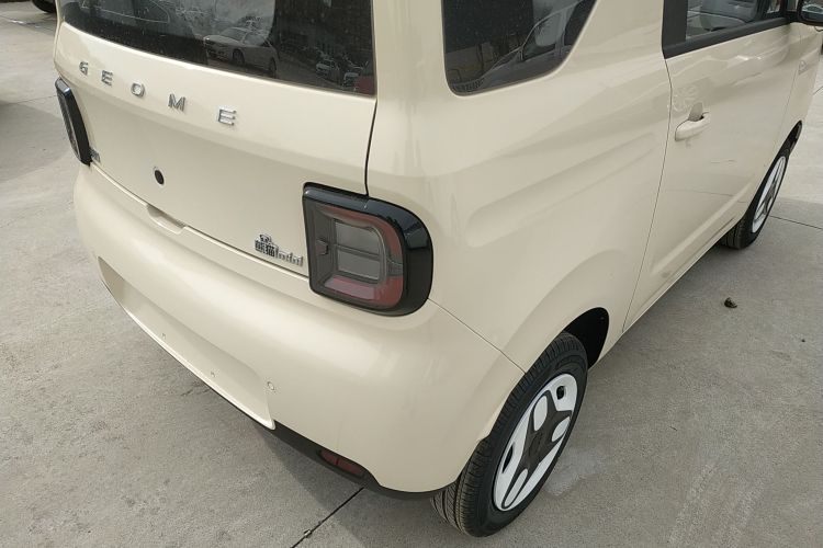 吉利银河 熊猫 2025款 210km 元气熊车身外观9