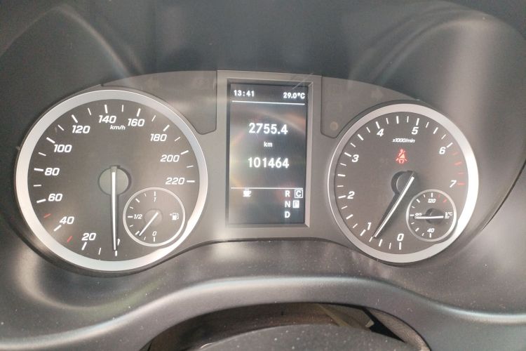 奔驰 威霆 2020款 2.0T 商务版 7座中控内饰15