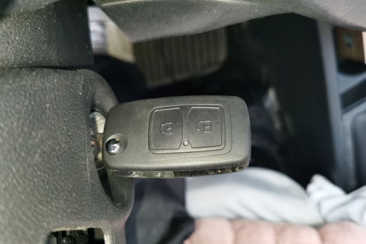 长安凯程 长安睿行M60 2023款 1.5L GDI舒适型客车6/7座中控内饰11