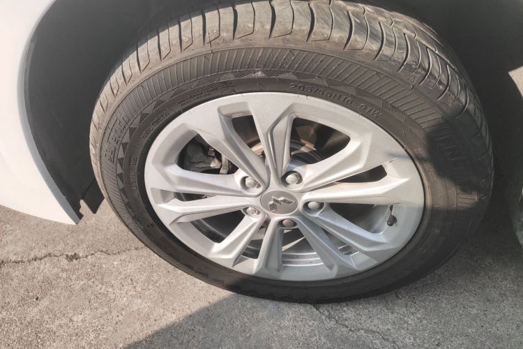 五菱汽车 五菱佳辰 2022款 1.5T 手动轻享活力型车身外观6007