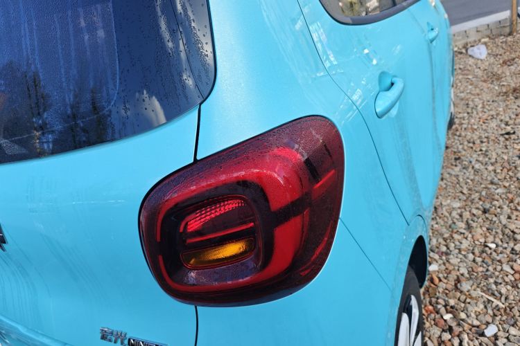 五菱汽车 宏光MINIEV 2025款 四门版 臻享款车身外观9