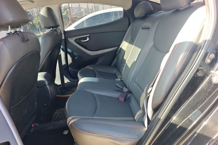 现代 朗动 2016款 1.6L 自动尊贵型中控内饰21