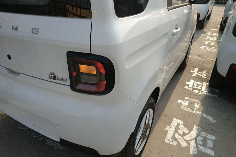 吉利银河 熊猫 2025款 210km 元气熊车身外观9