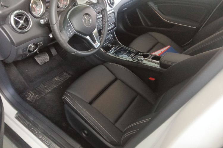 奔驰GLA 2016款 GLA 200 时尚型中控内饰19