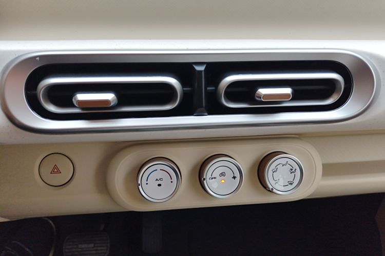 五菱汽车 宏光MINIEV 2024款 第三代 215km 青春版中控内饰16