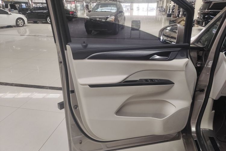 别克GL8 2023款 ES陆尊 舒适型中控内饰47