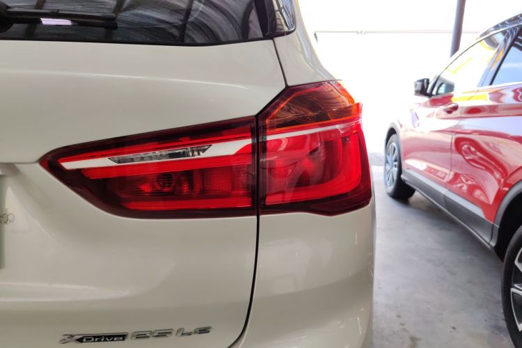 宝马X1新能源 2019款 xDrive25Le 里程升级版车身外观9