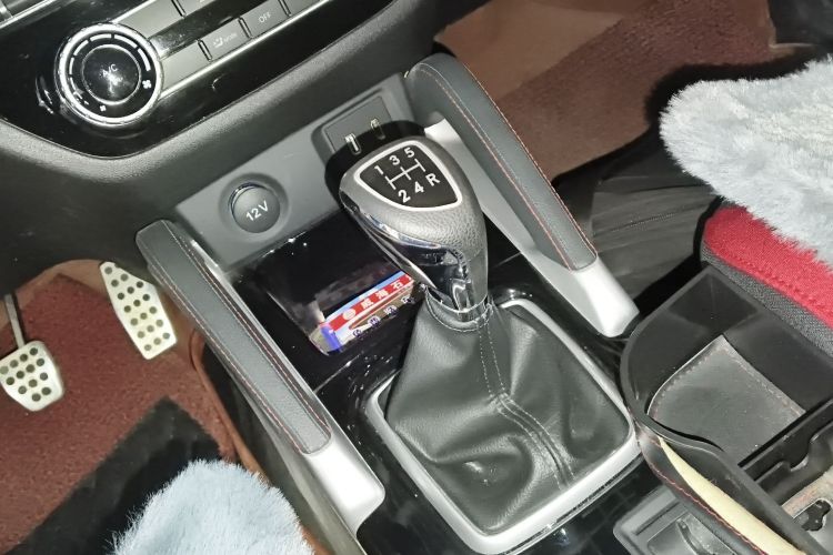 北京汽车 绅宝X35 2016款 1.5L 手动精英版中控内饰18