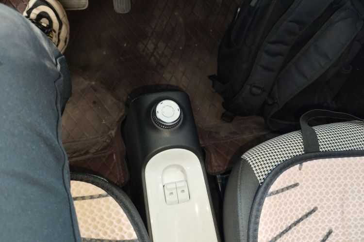 五菱汽车 宏光MINIEV 2024款 第三代 215km 青春版中控内饰18