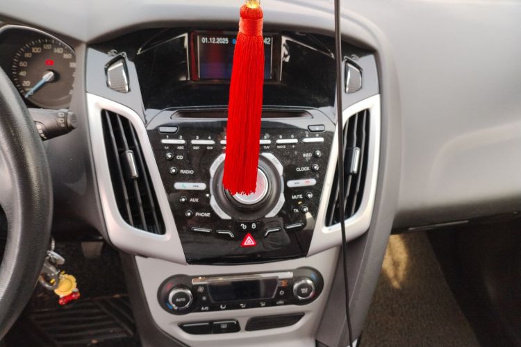 福特 福克斯 2012款 两厢 2.0L 手动豪华运动型局部细节16