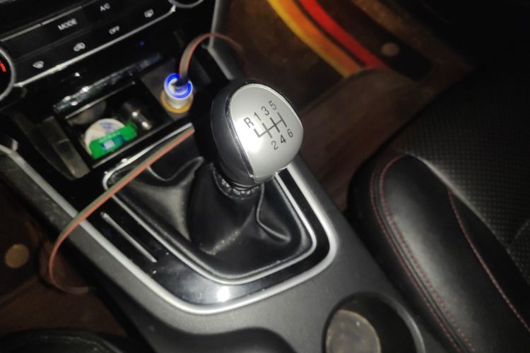 猎豹汽车 猎豹CS10 2016款 2.0T 手动卓越型中控内饰18