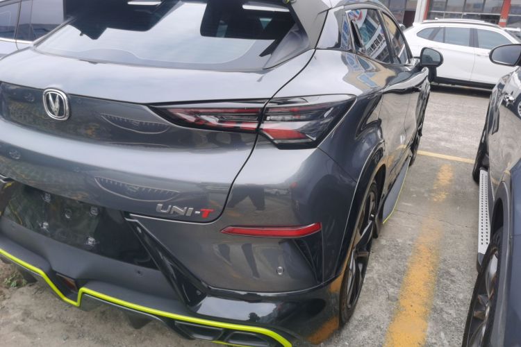 长安UNI-T 2022款 2.0T 运动版 尊贵型车身外观6005