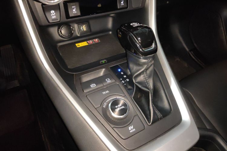 丰田 RAV4荣放 2023款 双擎 2.5L E-CVT四驱精英Plus版中控内饰18