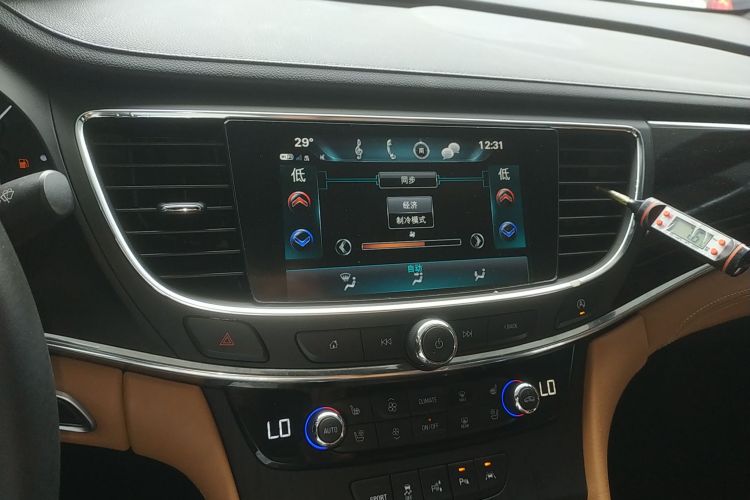 别克 君越 2018款 20T 豪华型中控内饰16