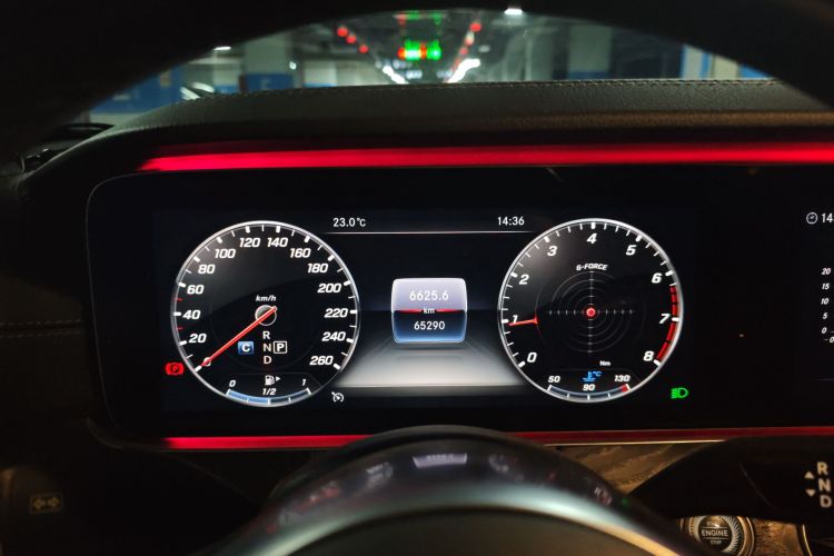 奔驰E级 2019款 E 300 L 运动豪华型中控内饰14