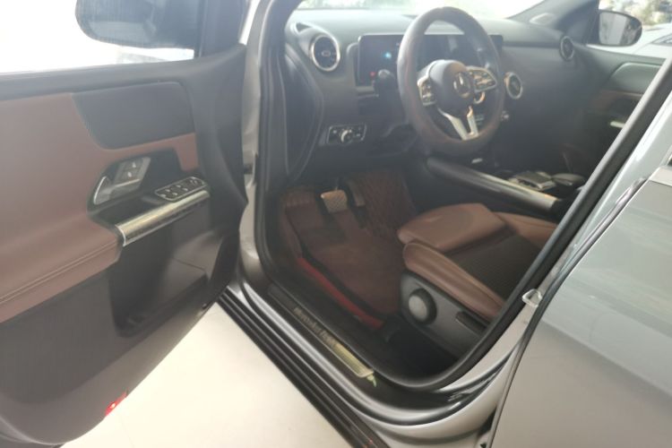 奔驰B级 2021款 B 200 动感型中控内饰7003