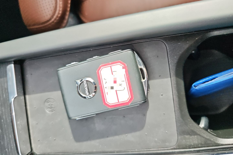 沃尔沃XC90新能源 2024款 T8 智尊豪华版 7座中控内饰7001