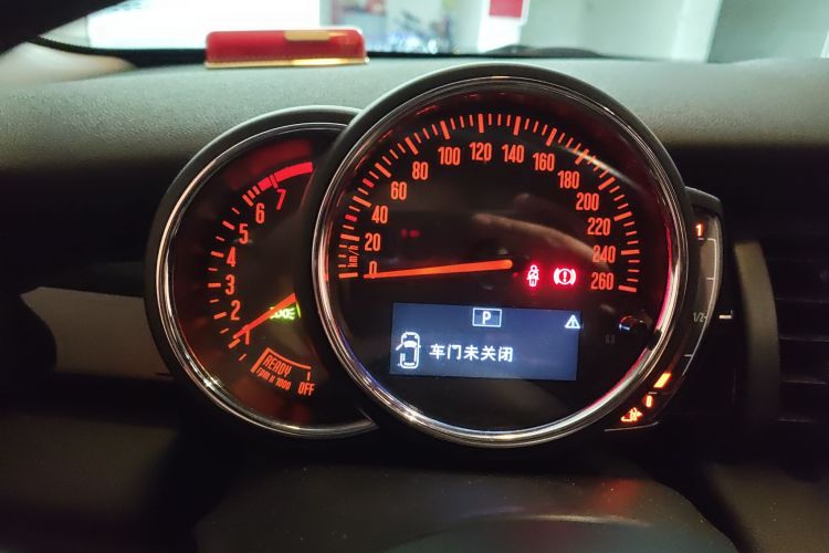 MINI 2018款 1.5T COOPER 经典派中控内饰14
