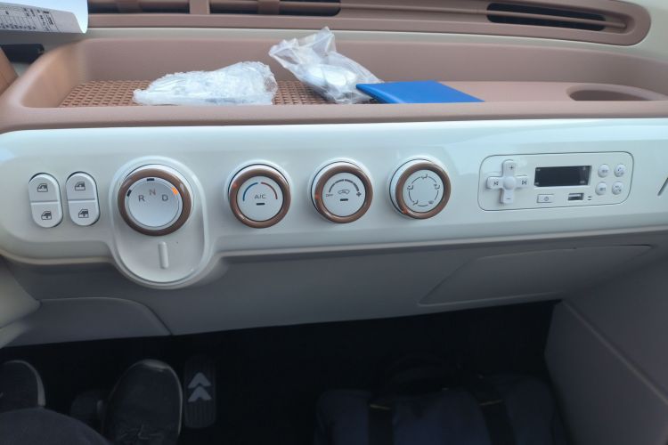 奔腾小马 2026款 222km 炫彩马中控内饰16