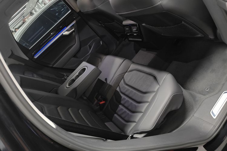 大众 途锐 2022款 2.0TSI 锐尚版中控内饰7004