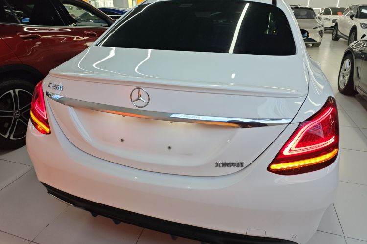 奔驰C级 2020款 改款 C 260 运动版车身外观6
