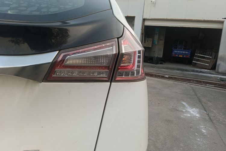 纳智捷 优6 SUV 2014款 1.8T 时尚型车身外观9