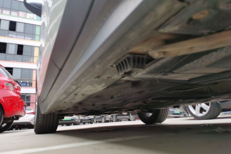 宝马X1 2016款 sDrive18Li 时尚型机舱底盘30