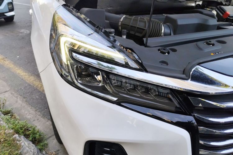 别克GL8 2023款 改款 陆上公务舱 豪华型车身外观8