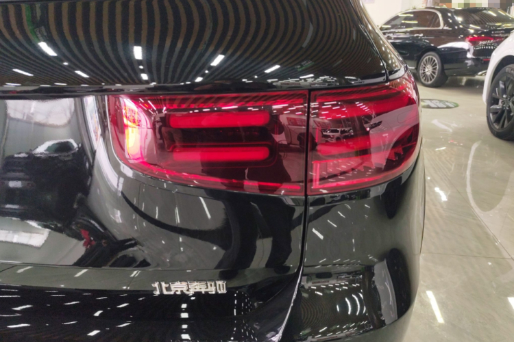 奔驰GLB 2024款 GLB 200 时尚型车身外观9