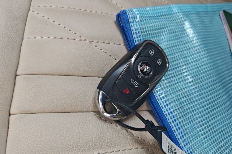 别克GL8 2023款 改款 陆上公务舱 豪华型中控内饰7001