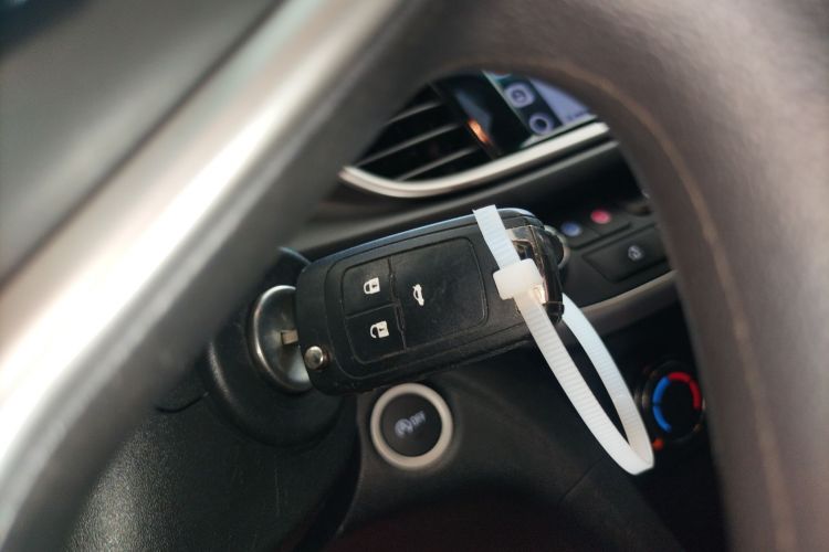 别克 英朗 2021款 改款 典范 1.5L 自动精英型中控内饰7001