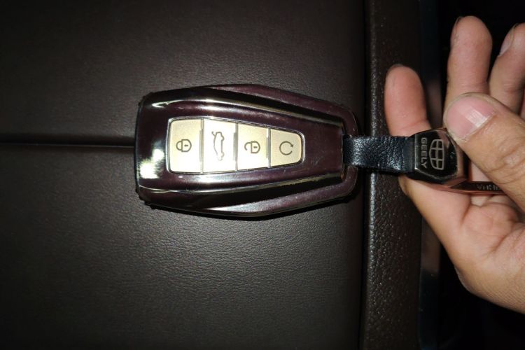 吉利汽车 嘉际 2021款 智擎 1.5TD DCT尊贵型中控内饰11