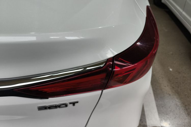 长安 逸动 2021款 PLUS 蓝鲸NE 1.4T GDI DCT尊贵型车身外观9